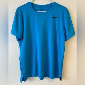 Nike Women’s Large Athletic Dryfit T-Shirt